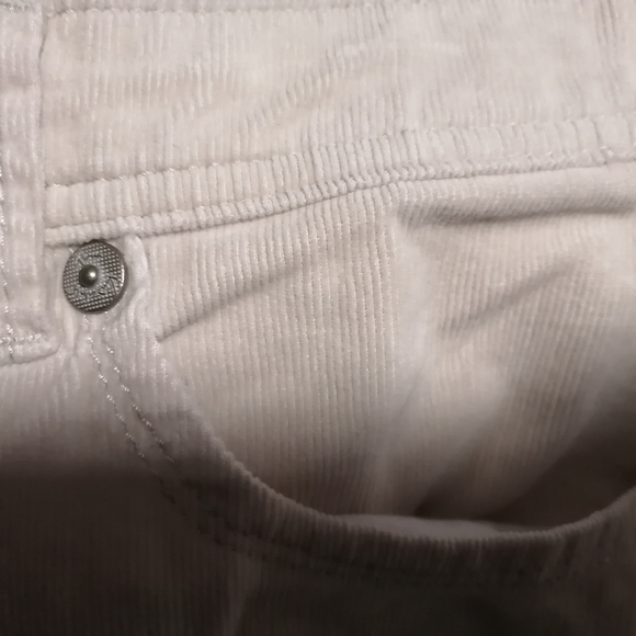 Gloria Vanderbilt corduroy pants - Picture 4 of 4